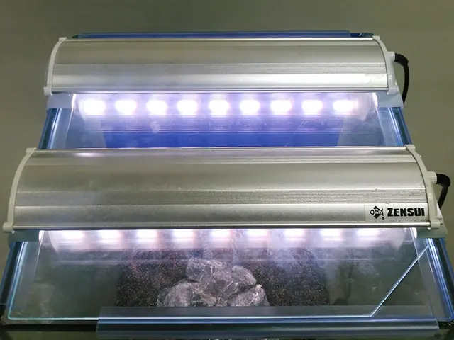 水草灯とスタンド90cm-150cm水槽用 水草の健康な育成はそのままに、自由を手に入れた照明器具 | AQUA