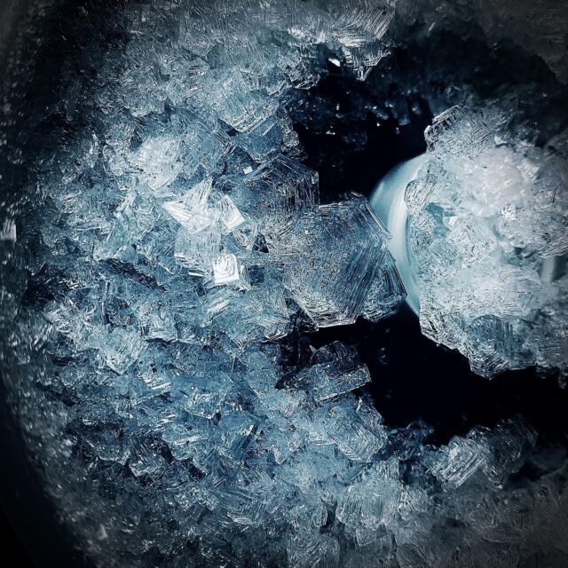 擬岩を水槽レイアウトに取り入れよう 本物に見劣りせず手入れも簡単 トロピカ